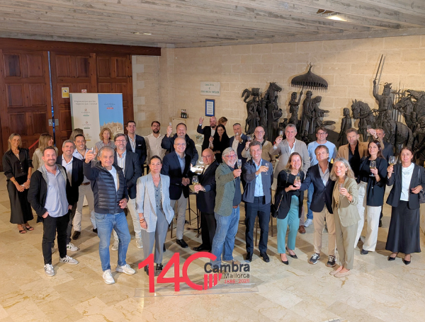 La Cambra de Comerç celebra sus 140 años de historia junto a las empresas Aportantes
